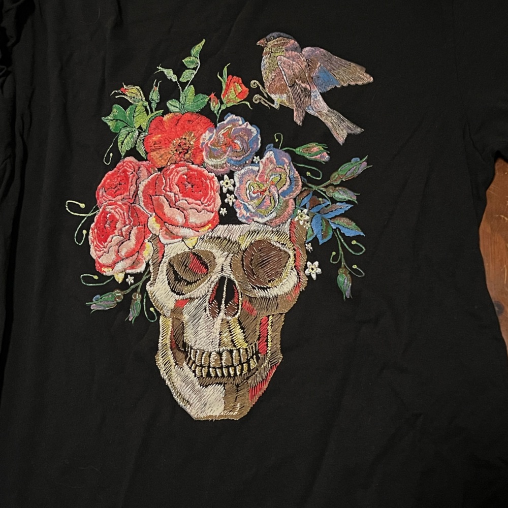 Skull stitch tshirt 🌻